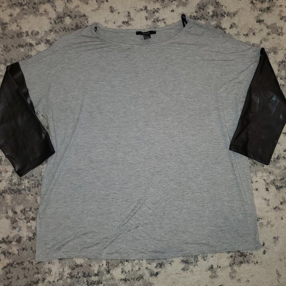 Forever 21 3/4 Sleeve Gray and Faux Leather Sleeve || Large EUC